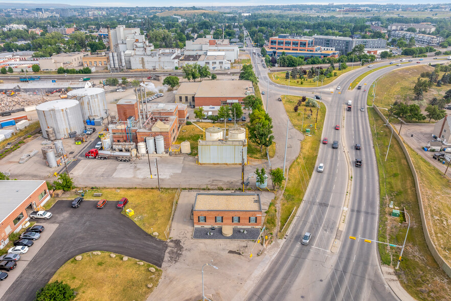 2225 15th St SE, Calgary, AB à vendre - Aérien - Image 3 de 39