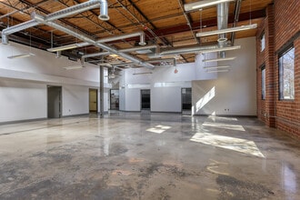 5256 Peachtree Rd, Atlanta, GA for lease Building Photo- Image 2 of 5