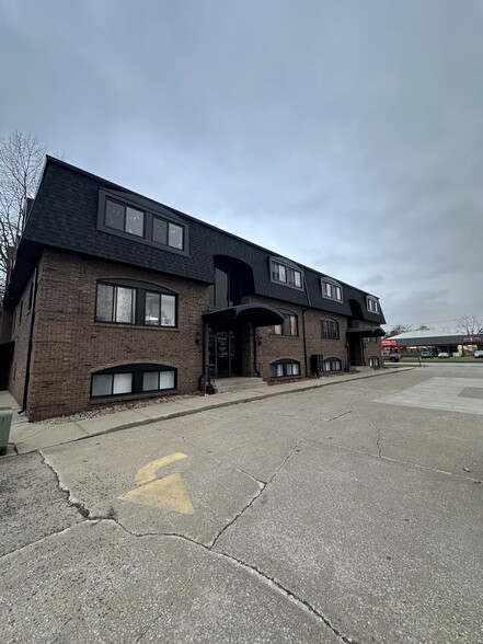 250 N Main St, Crown Point, IN à louer - Photo du bâtiment - Image 1 de 10