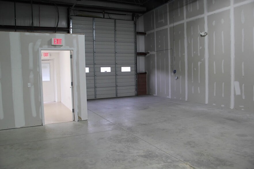 165 Amboy Rd, Morganville, NJ à louer - Photo intérieure - Image 2 de 11