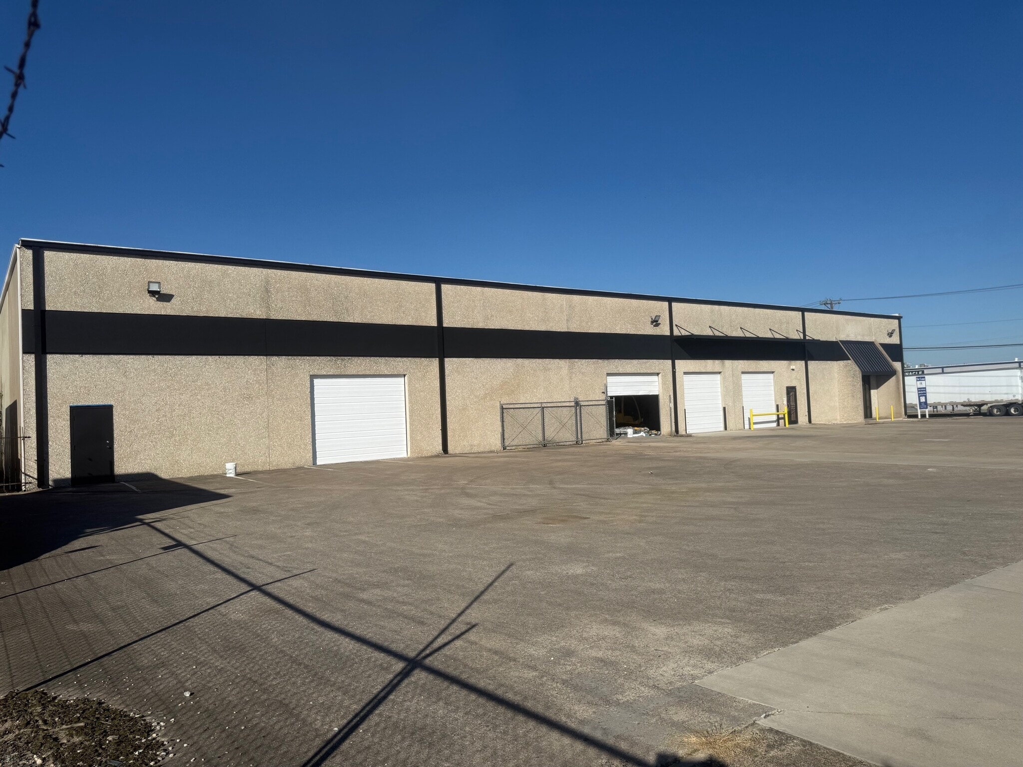 605 W Mockingbird Ln, Dallas, TX for lease Building Photo- Image 1 of 8