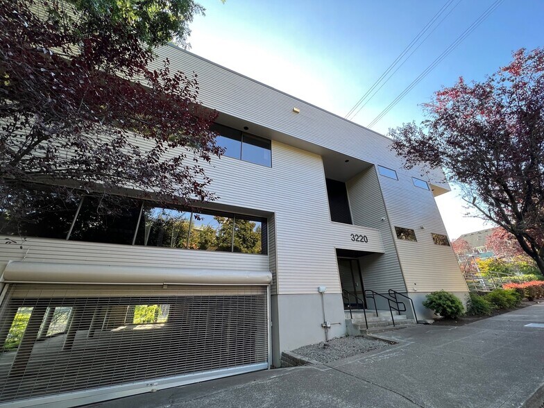 3220 SW First Ave, Portland, OR à louer - Photo du bâtiment - Image 3 de 14