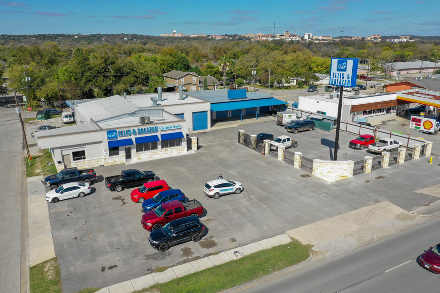 1220 S Interstate 35, San Marcos, TX à vendre - Photo du bâtiment - Image 1 de 1