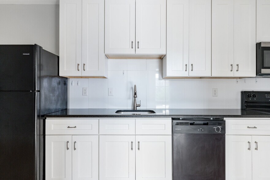 Temple Univ. Spring Semester Portfolio portfolio of 6 properties for sale on LoopNet.ca - Building Photo - Image 2 of 31