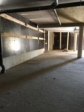 141 Av. de la Libération, Brignoles for lease Interior Photo- Image 2 of 4