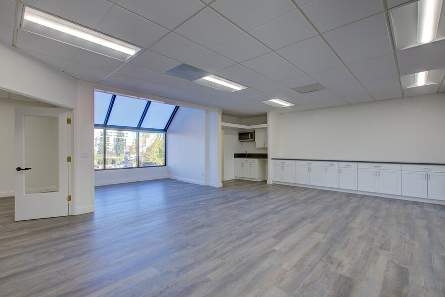 1518 Coffee Rd, Modesto, CA à louer - Photo du bâtiment - Image 1 de 20