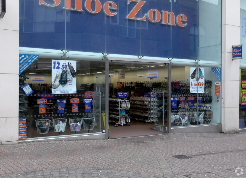 24-26 The Martletts, Crawley à louer - Photo du bâtiment - Image 3 de 6