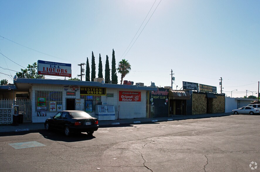 1604-1650 N Cedar Ave, Fresno, CA à louer - Photo du bâtiment - Image 2 de 3