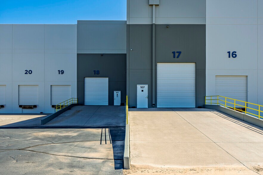 8270 S Kyrene Rd, Tempe, AZ for lease - Building Photo - Image 2 of 9