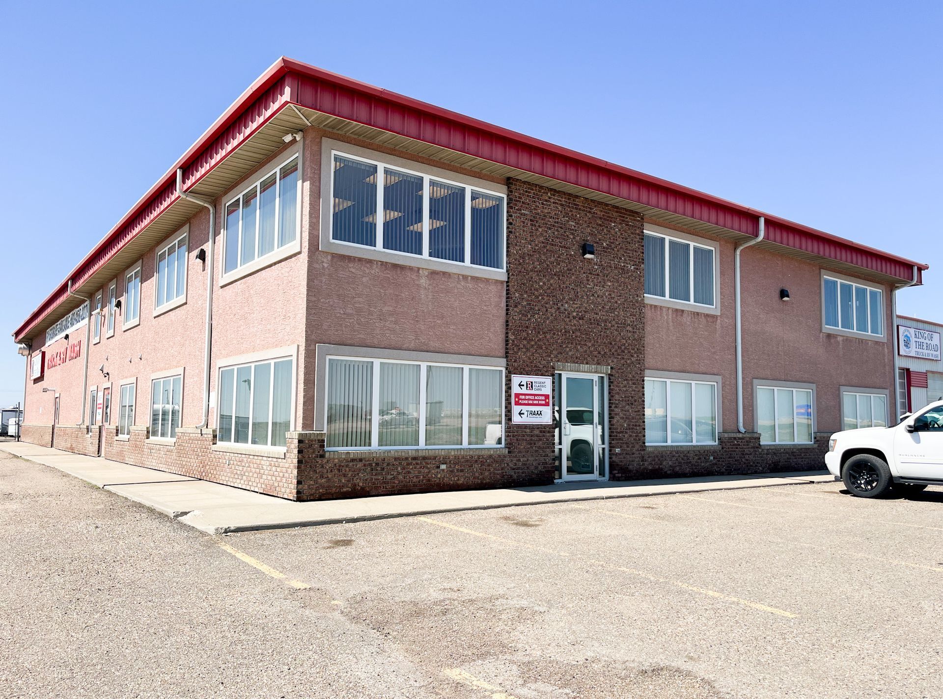 2450 S Highway Dr SE, Redcliff, AB for lease Primary Photo- Image 1 of 2