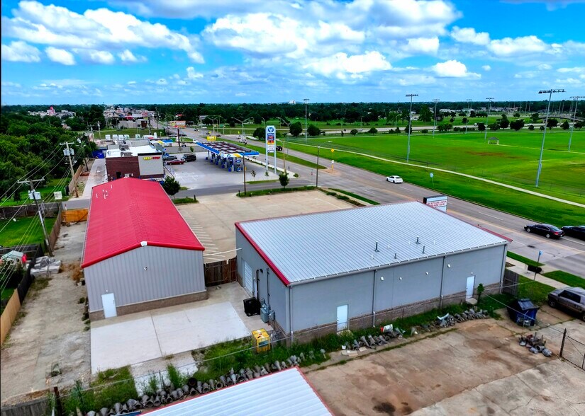 29th Plaza portefeuille de 3 propriétés à vendre sur LoopNet.ca - Photo du bâtiment - Image 3 de 11