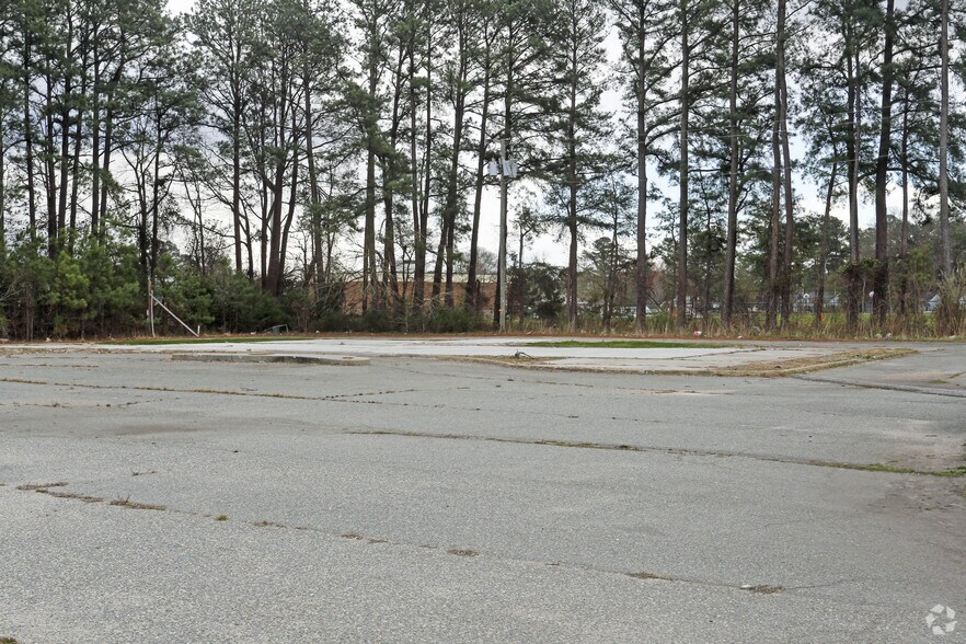 817 Merrimac Trl, Williamsburg, VA à vendre - Photo du bâtiment - Image 3 de 8