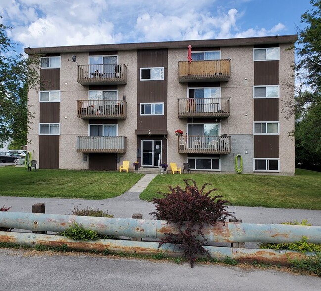 East Kootenay Apartment Portfolio portefeuille de 5 propriétés à vendre sur LoopNet.ca - Photo du bâtiment - Image 3 de 13
