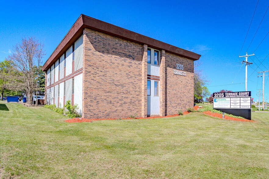3205 Terrace Ct, Wausau, WI à vendre - Photo du bâtiment - Image 3 de 49