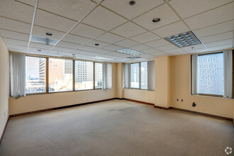 200 SE 1st St, Miami, FL for lease Interior Photo- Image 2 of 3