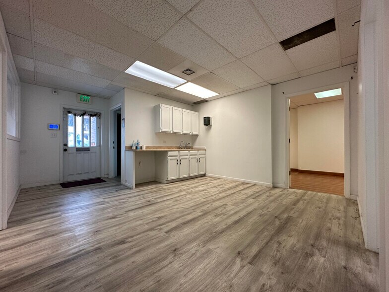 8751 E Hampden Ave, Denver, CO à vendre - Photo intérieure - Image 3 de 32