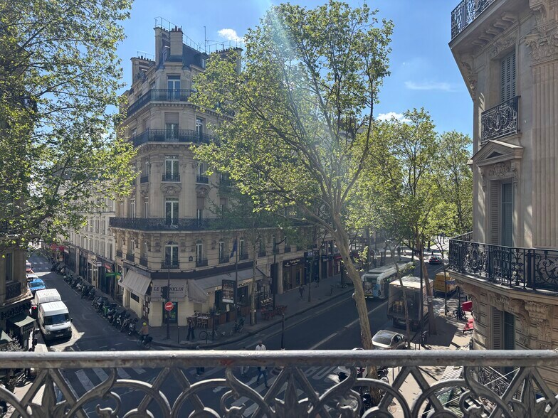 51 Avenue Franklin D. Roosevelt, Paris à louer - Photo du bâtiment - Image 3 de 11