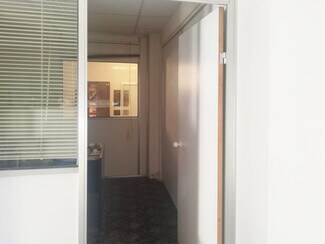 Plus de détails pour Multi-résidentiel à vendre