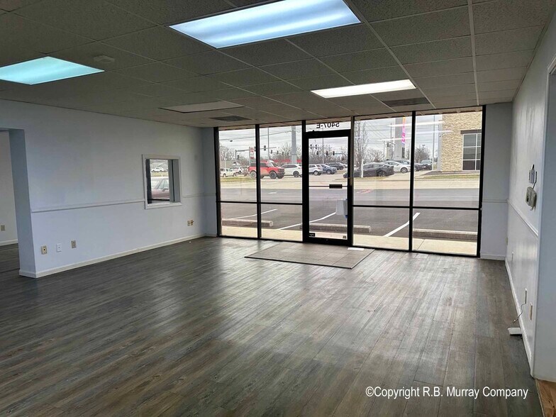 5407 S Campbell Ave, Springfield, MO à louer - Photo du bâtiment - Image 3 de 9
