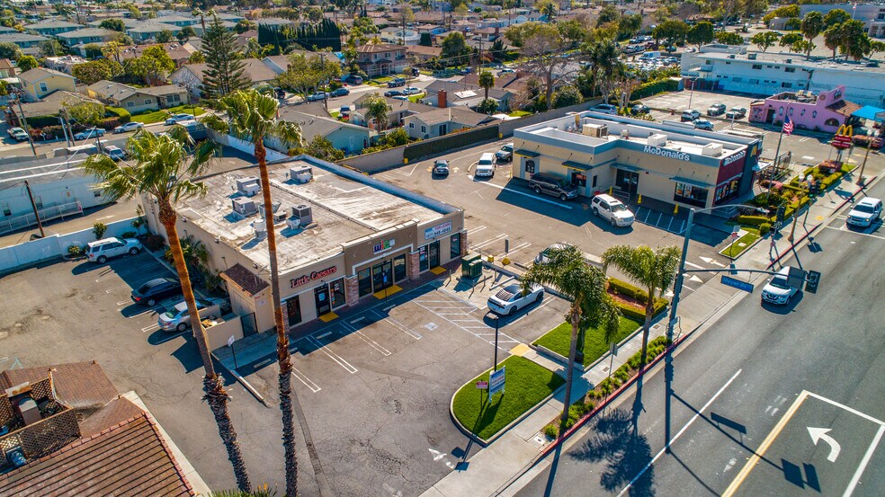 621 W 19th St, Costa Mesa, CA à louer - Photo du bâtiment - Image 3 de 9