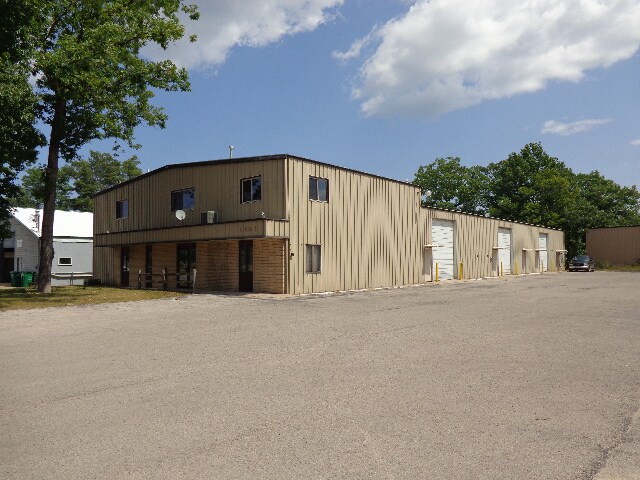 1445 Woodmere Ave, Traverse City, MI for sale - Primary Photo - Image 1 of 2