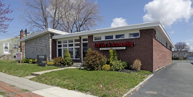 Plus de détails pour 1755 Deer Park Ave, Deer Park, NY - Bureau à louer