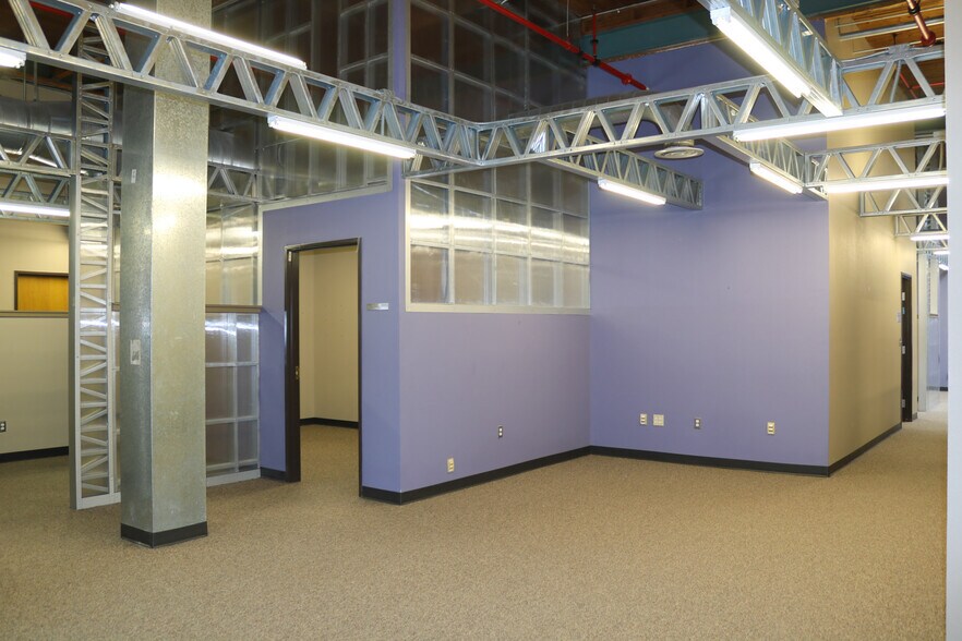 1400 S Flores St, San Antonio, TX à louer - Photo du bâtiment - Image 2 de 7