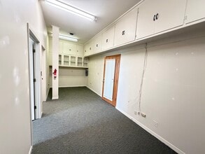 1020 Cedar Ave, St Charles, IL for lease Interior Photo- Image 1 of 7