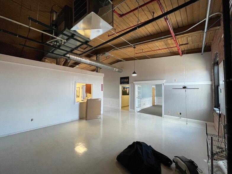 493 Lancaster St, Leominster, MA for lease - Primary Photo - Image 1 of 6