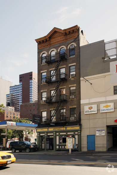 714 11th Ave, New York, NY for lease - Building Photo - Image 2 of 3