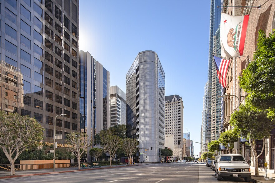 888 W 6th St, Los Angeles, CA à louer - Photo du bâtiment - Image 1 de 7