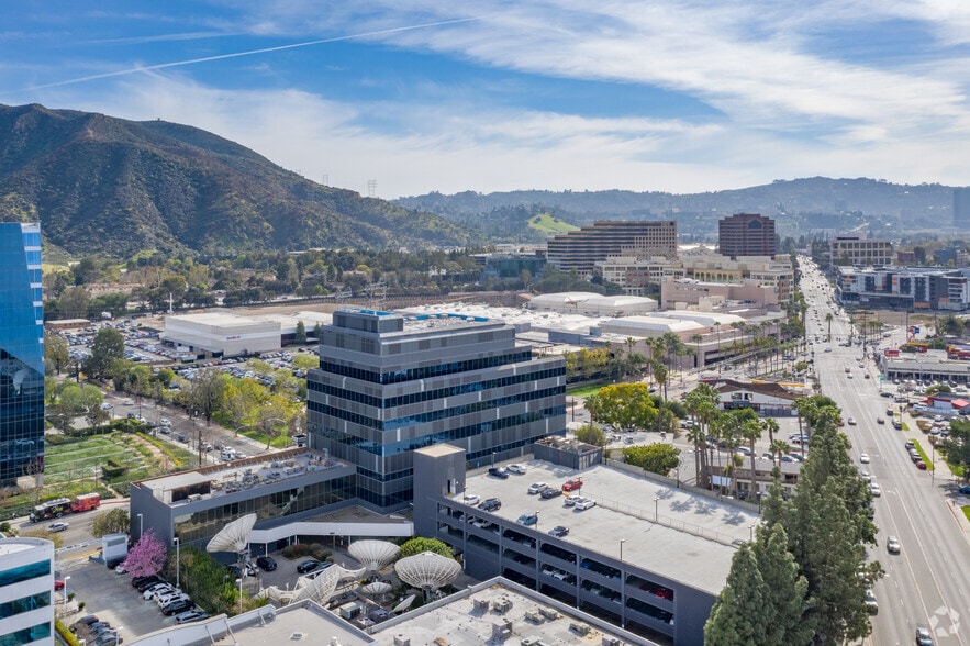 2901 W Alameda Ave, Burbank, CA for lease - Building Photo - Image 3 of 9