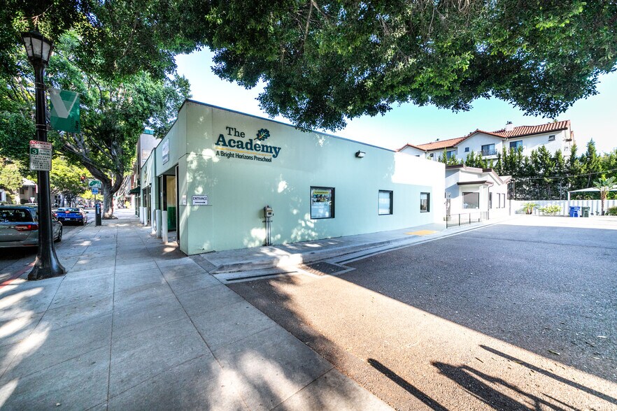 700 E Green St, Pasadena, CA à louer - Photo du bâtiment - Image 3 de 14