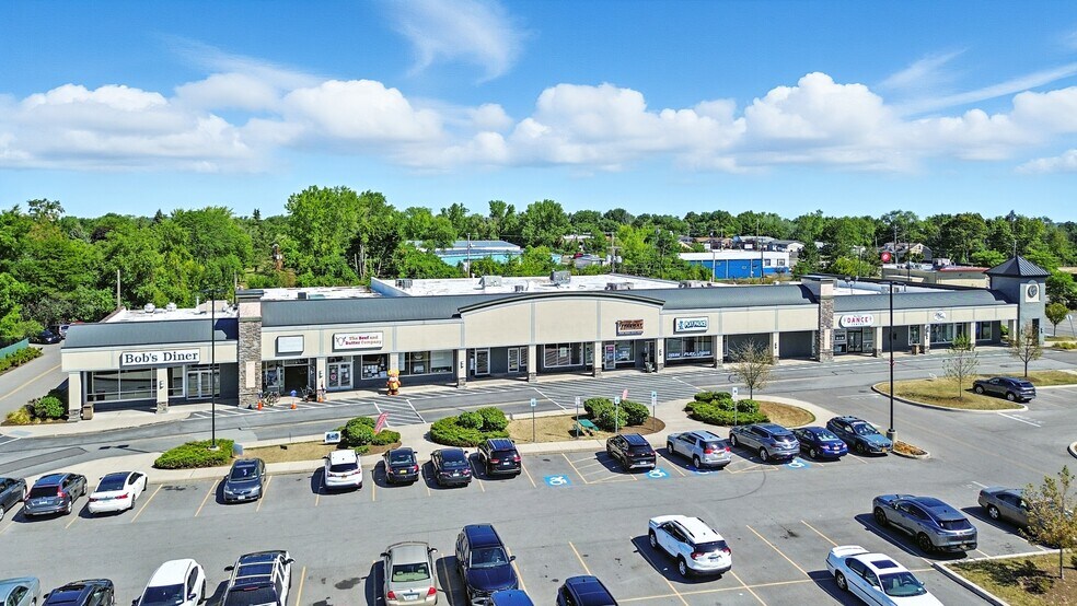 2199 E Henrietta Rd, Rochester, NY à louer - Photo du bâtiment - Image 3 de 9