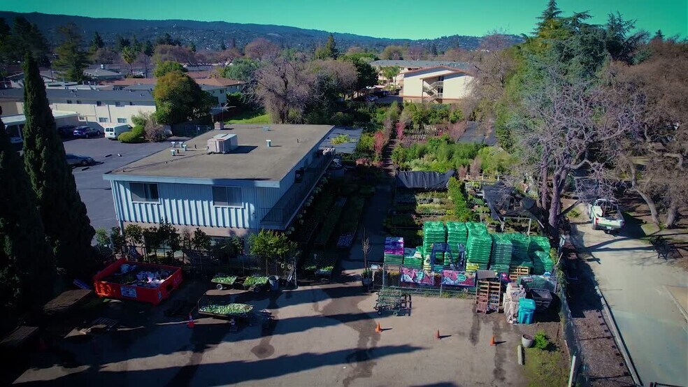332 Woodside Rd, Redwood City, CA à vendre - Vidéo sur l’inscription commerciale - Image 2 de 17