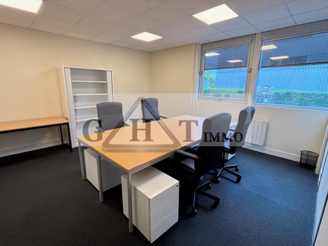 Office in Buc for lease Interior Photo- Image 1 of 5