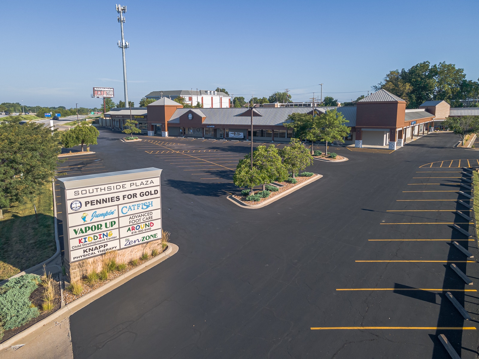800-862 SW Blue Pky, Lee's Summit, MO for lease Building Photo- Image 1 of 17
