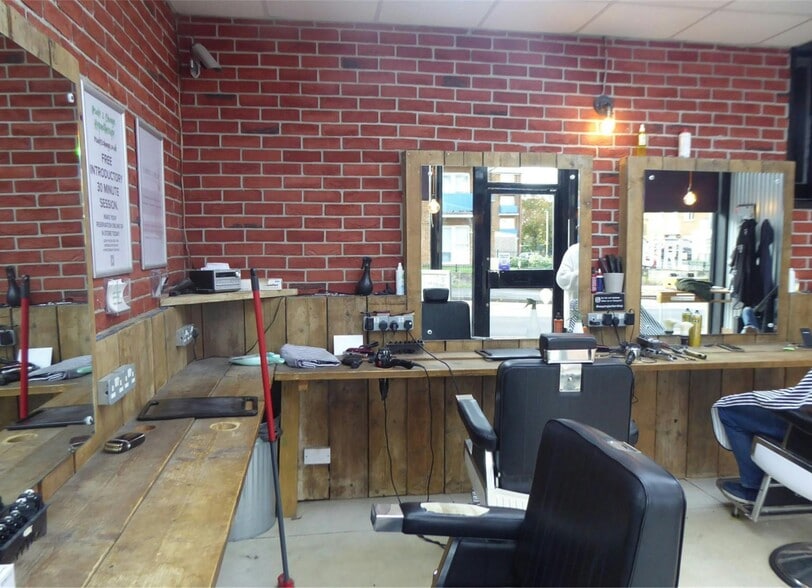 82 London Rd, Southborough for sale - Interior Photo - Image 3 of 6