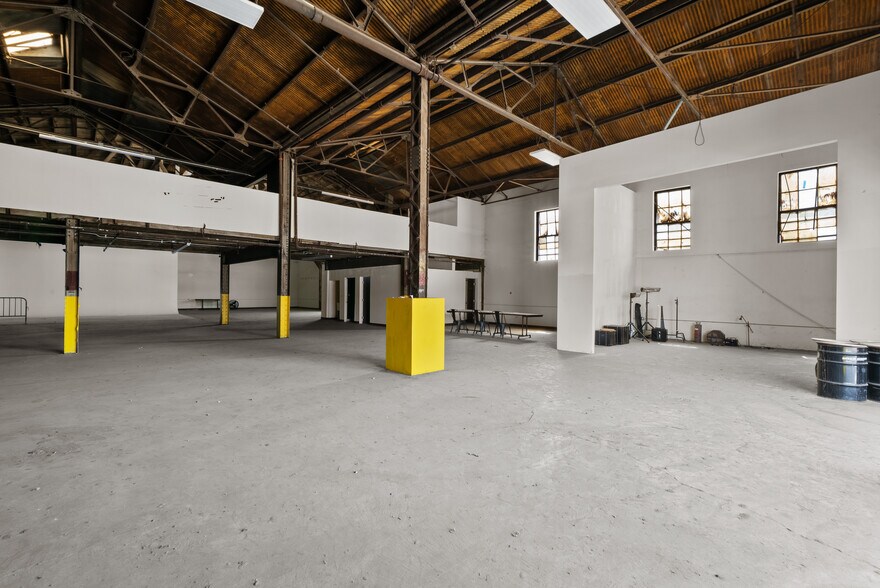 2416 E 24th St, Vernon, CA à louer - Photo du bâtiment - Image 2 de 10