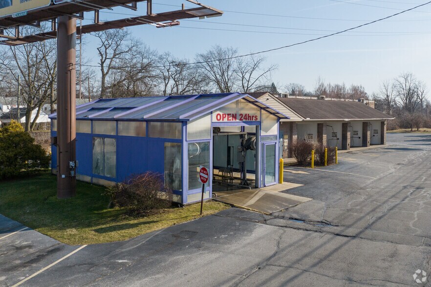 2812 Douglas Rd, Toledo, OH for sale - Building Photo - Image 2 of 9