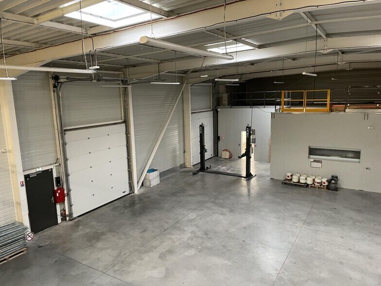 Local d'activités dans Les Sorinières à vendre - Photo du bâtiment - Image 2 de 13