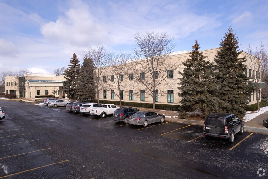 1170 E Belvidere Rd, Grayslake, IL à louer - Photo du bâtiment - Image 2 de 63