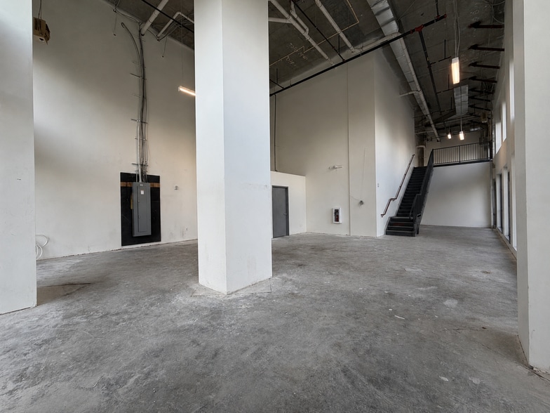 55 JORDAN Ave, Jersey City, NJ for lease - Interior Photo - Image 3 of 19