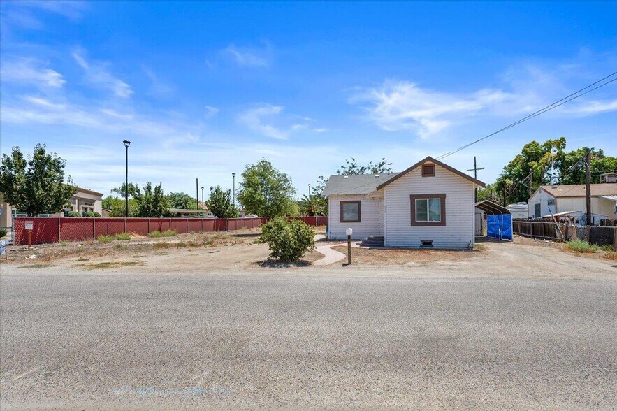 909 Goleta Way, Hanford, CA for sale - Building Photo - Image 2 of 30