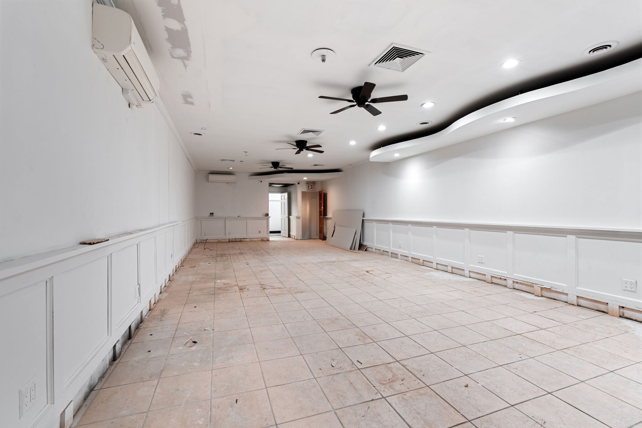 2100 Clove Rd, Staten Island, NY for lease Interior Photo- Image 1 of 8
