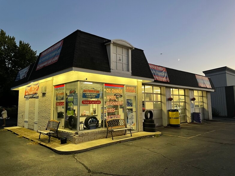 22101 Lorain Rd, Cleveland, OH for sale - Primary Photo - Image 2 of 15