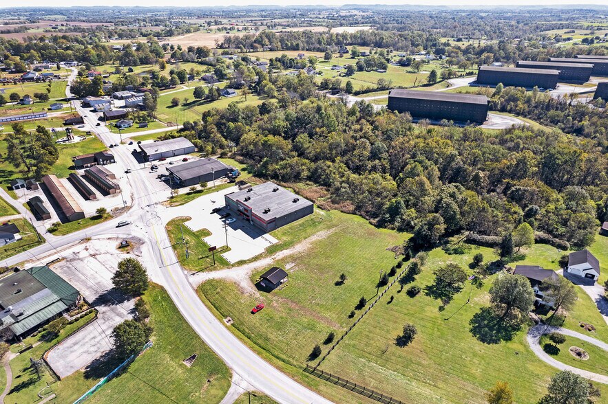 4983 KY-52, Loretto, KY à vendre - Photo du bâtiment - Image 3 de 7