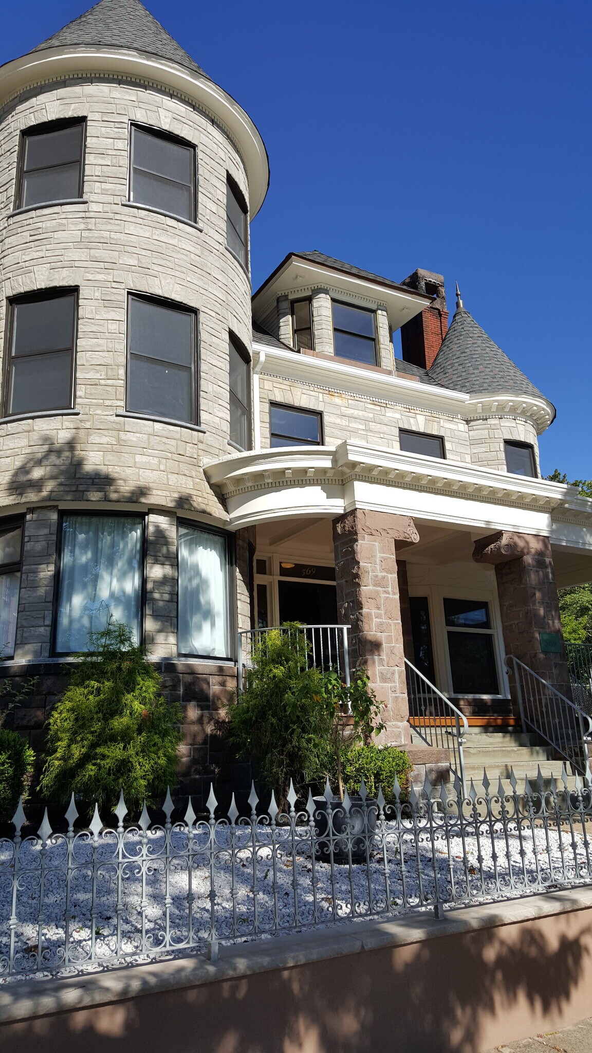 569-571 Martin Luther King Jr Blvd, Newark, NJ for lease Building Photo- Image 1 of 33