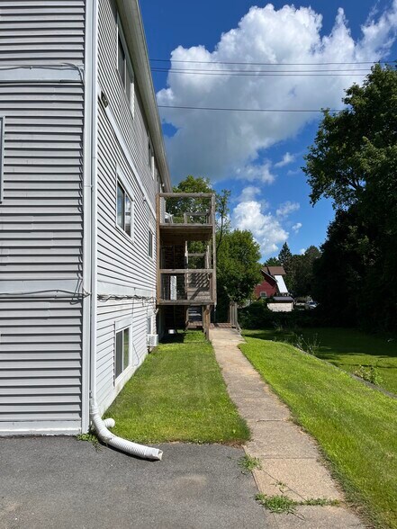 80 Broad St, Plattsburgh, NY à vendre - Photo du bâtiment - Image 3 de 7