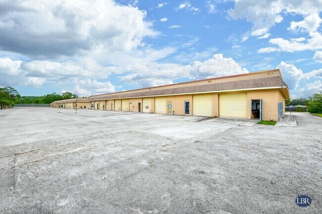 2860-2870 NE Kirby Cir, Palm Bay, FL à louer - Photo du bâtiment - Image 2 de 8